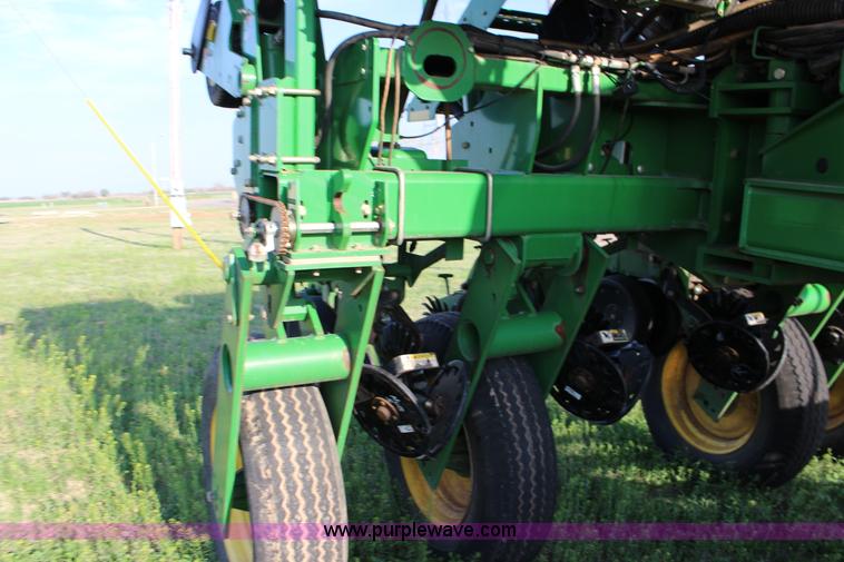 image for item F7652 2007 John Deere 1770NT planter