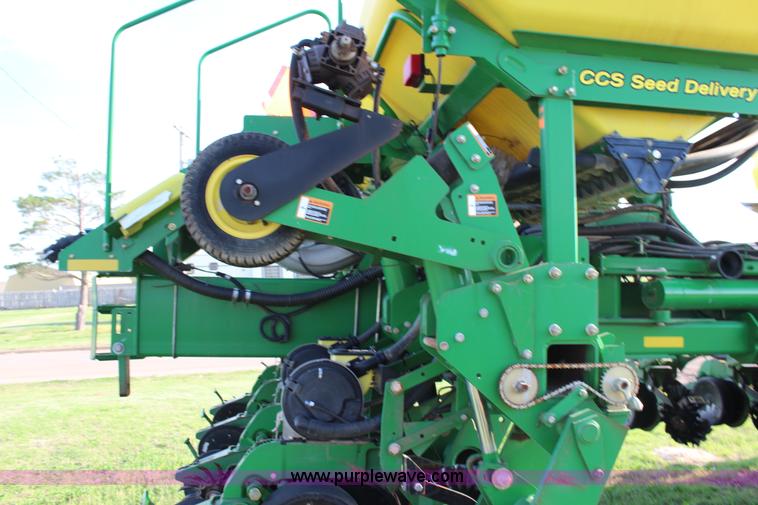 image for item F7652 2007 John Deere 1770NT planter