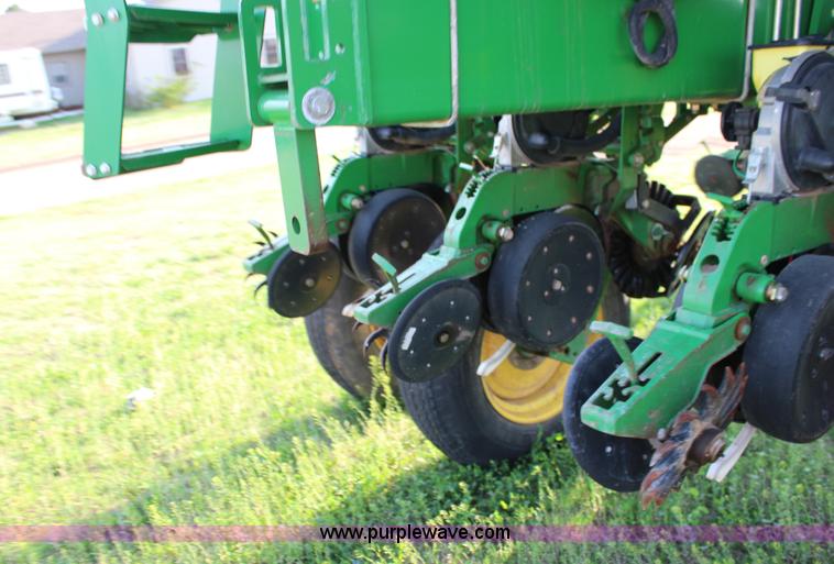 image for item F7652 2007 John Deere 1770NT planter