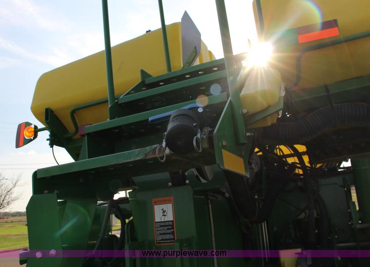 image for item F7652 2007 John Deere 1770NT planter