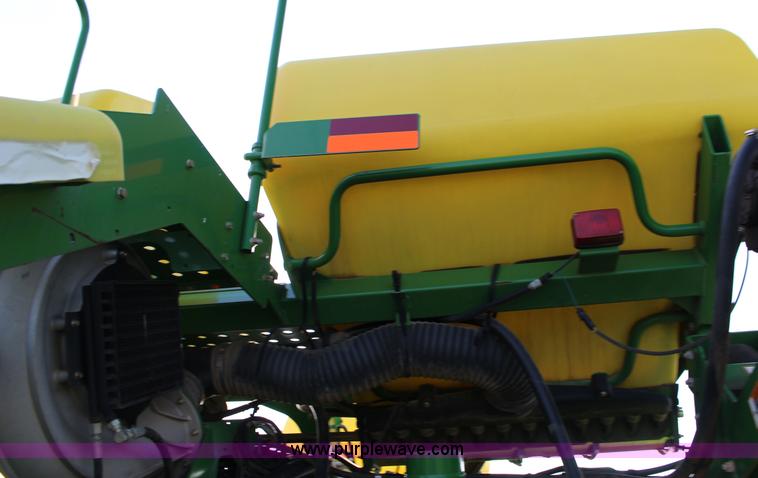 image for item F7652 2007 John Deere 1770NT planter