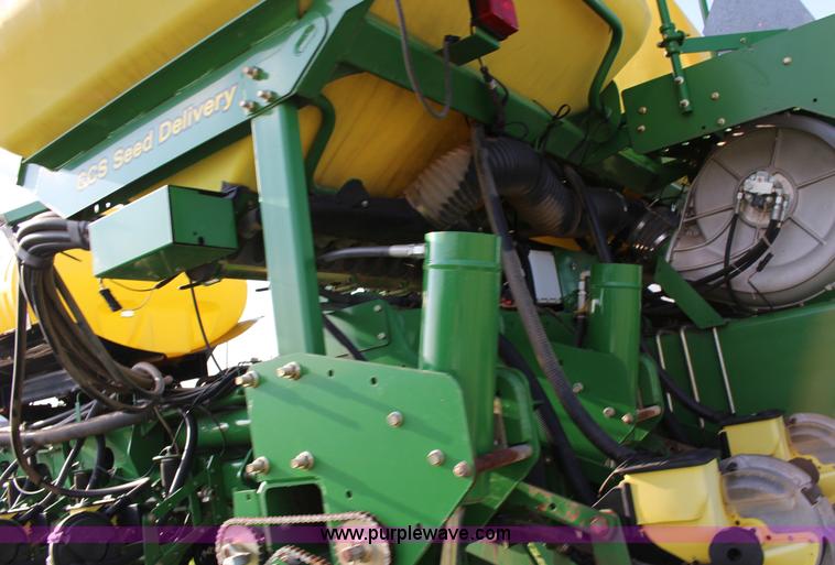 image for item F7652 2007 John Deere 1770NT planter