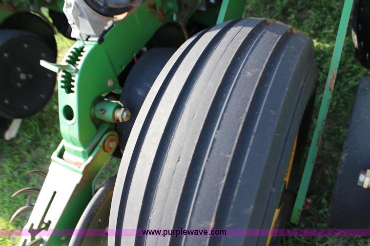 image for item F7652 2007 John Deere 1770NT planter