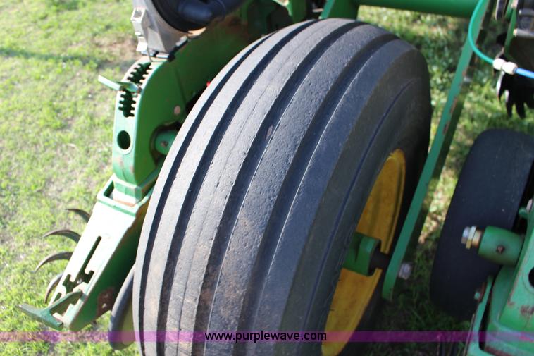 image for item F7652 2007 John Deere 1770NT planter