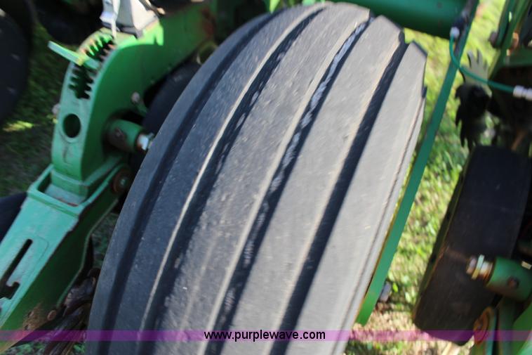 image for item F7652 2007 John Deere 1770NT planter