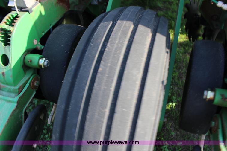 image for item F7652 2007 John Deere 1770NT planter