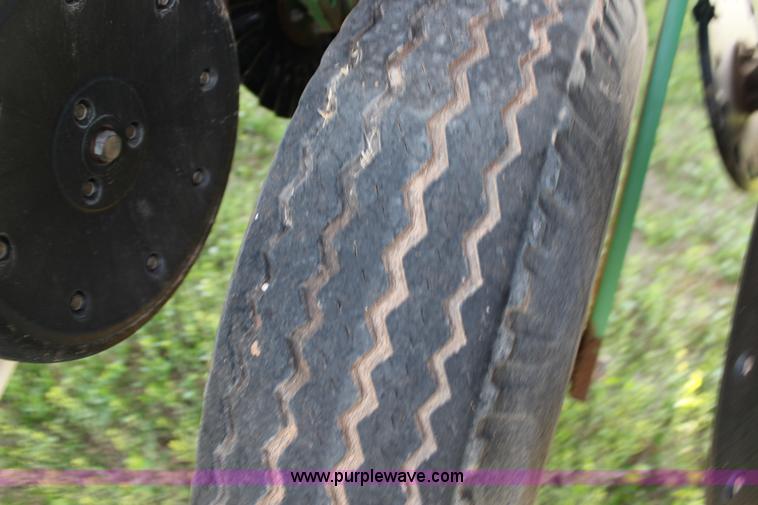 image for item F7652 2007 John Deere 1770NT planter