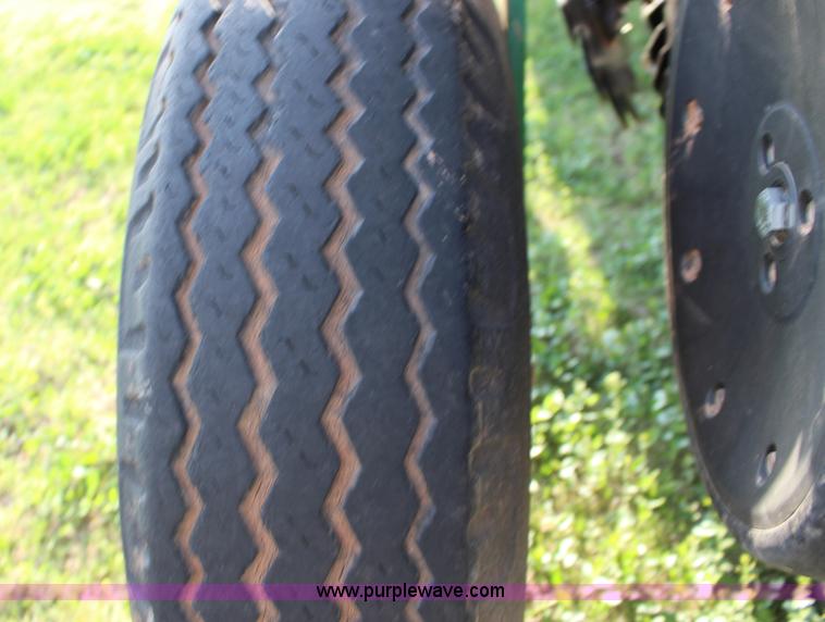 image for item F7652 2007 John Deere 1770NT planter