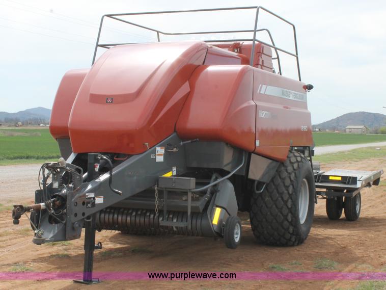 image for item H1538 2007 Massey-Ferguson 2190 large square baler