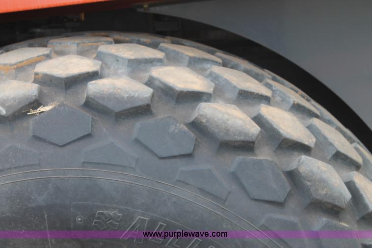 image for item H1538 2007 Massey-Ferguson 2190 large square baler