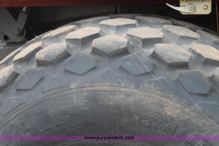 image for item H1538 2007 Massey-Ferguson 2190 large square baler