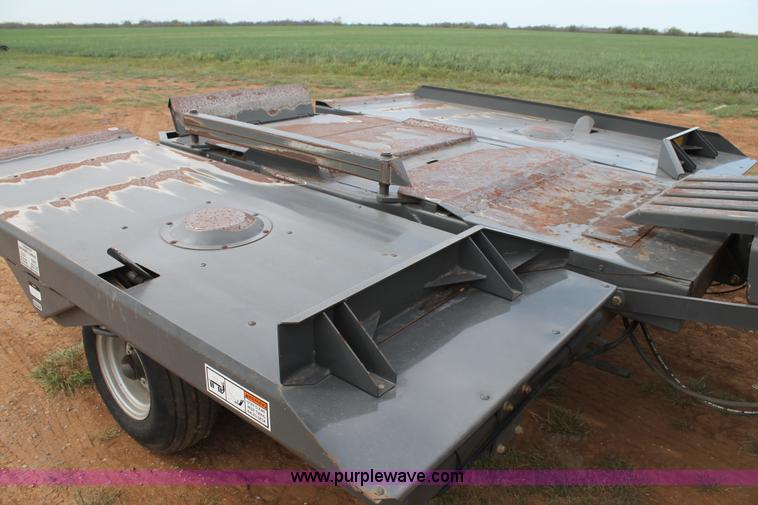 image for item H1538 2007 Massey-Ferguson 2190 large square baler