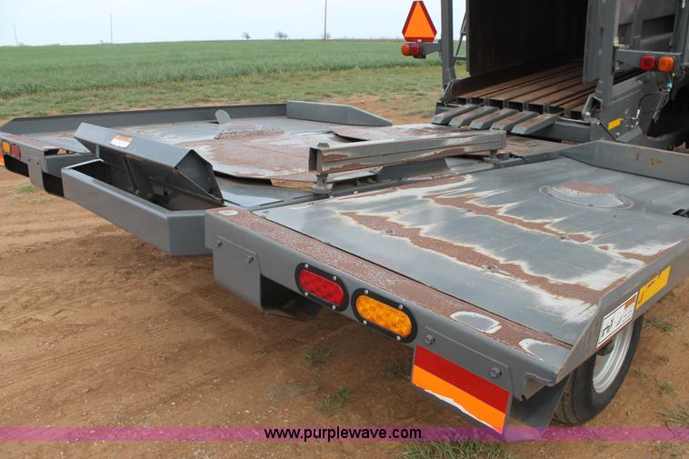 image for item H1538 2007 Massey-Ferguson 2190 large square baler