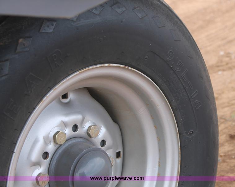 image for item H1538 2007 Massey-Ferguson 2190 large square baler