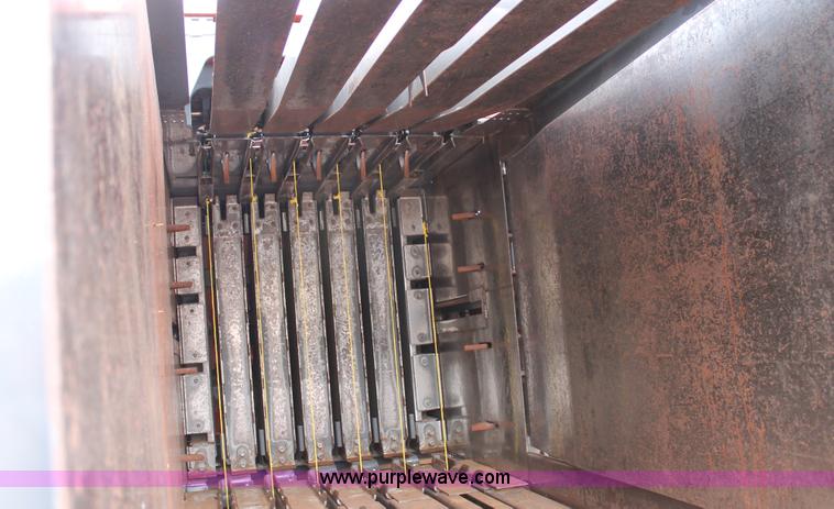 image for item H1538 2007 Massey-Ferguson 2190 large square baler