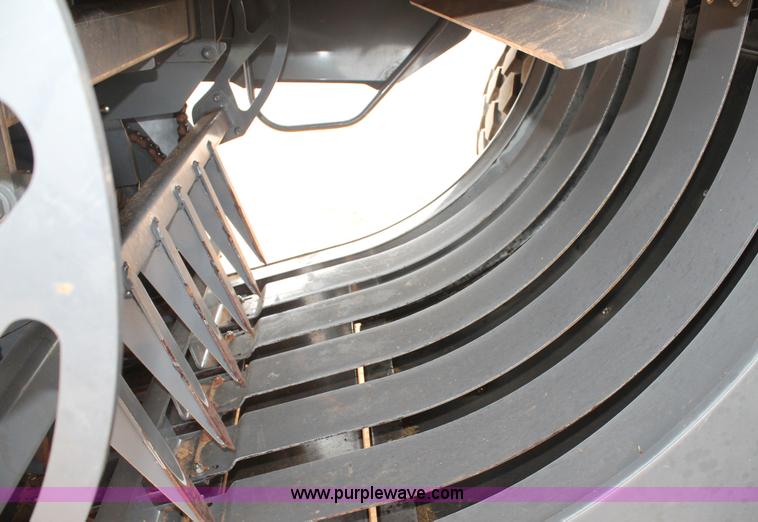 image for item H1538 2007 Massey-Ferguson 2190 large square baler