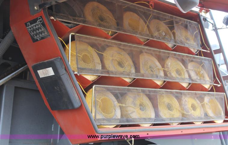 image for item H1538 2007 Massey-Ferguson 2190 large square baler