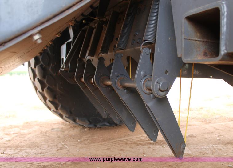 image for item H1538 2007 Massey-Ferguson 2190 large square baler