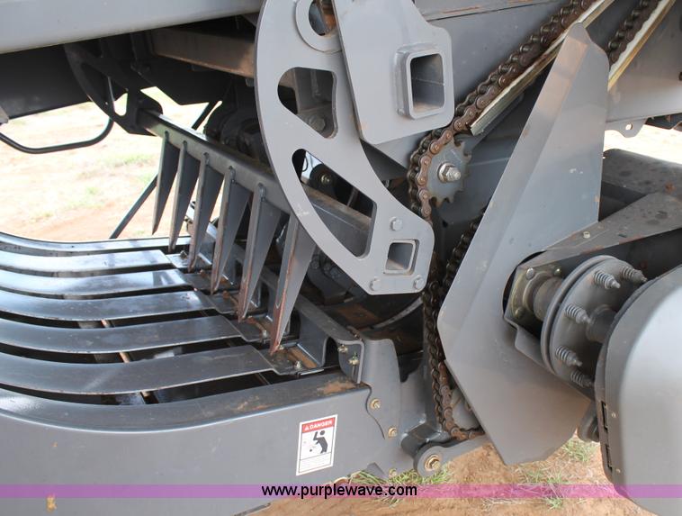 image for item H1538 2007 Massey-Ferguson 2190 large square baler