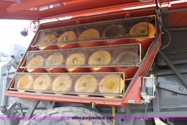 image for item H1538 2007 Massey-Ferguson 2190 large square baler