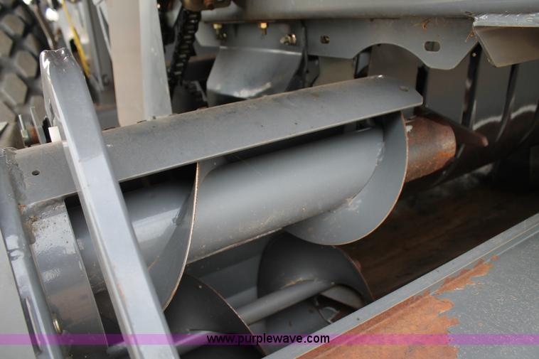 image for item H1538 2007 Massey-Ferguson 2190 large square baler