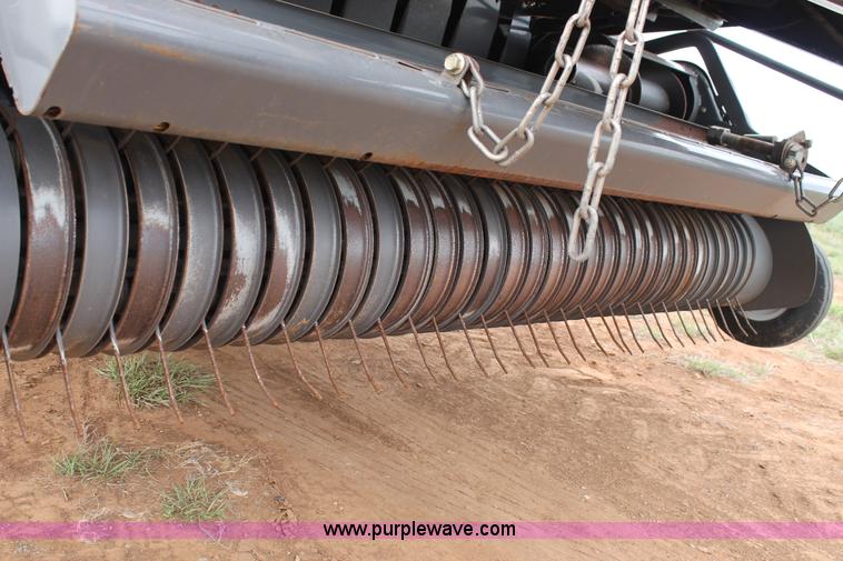 image for item H1538 2007 Massey-Ferguson 2190 large square baler