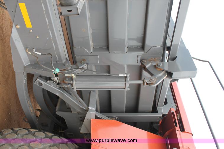 image for item H1538 2007 Massey-Ferguson 2190 large square baler