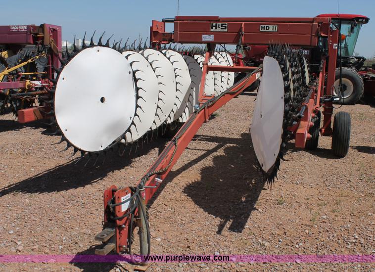 2004 H&S HDII hay rake in Altus, OK | Item H1544 sold | Purple Wave