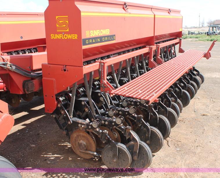 image for item H1546 Sunflower 9431 grain drill