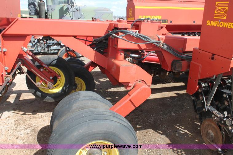 image for item H1546 Sunflower 9431 grain drill