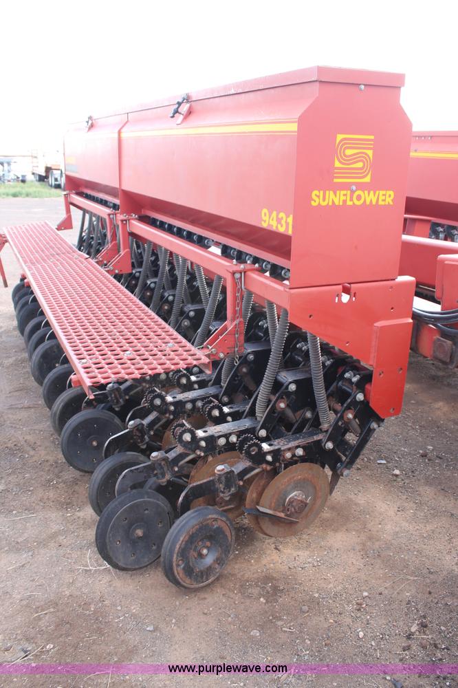 image for item H1546 Sunflower 9431 grain drill
