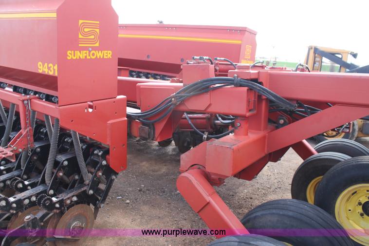 image for item H1546 Sunflower 9431 grain drill