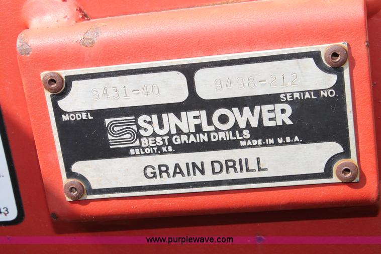 image for item H1546 Sunflower 9431 grain drill