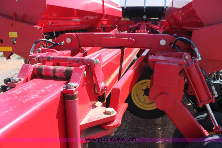 image for item H1558 2009 Sunflower 9434 grain drill