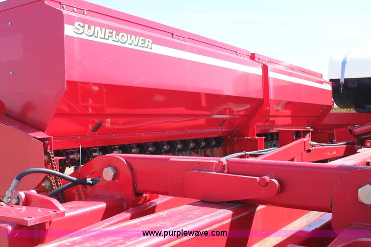 image for item H1558 2009 Sunflower 9434 grain drill
