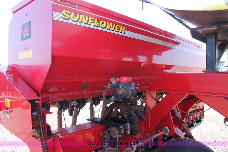 image for item H1558 2009 Sunflower 9434 grain drill