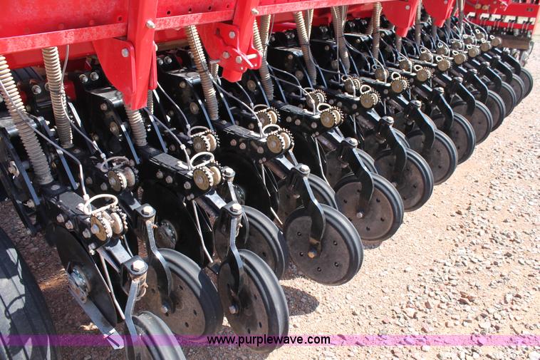 image for item H1558 2009 Sunflower 9434 grain drill