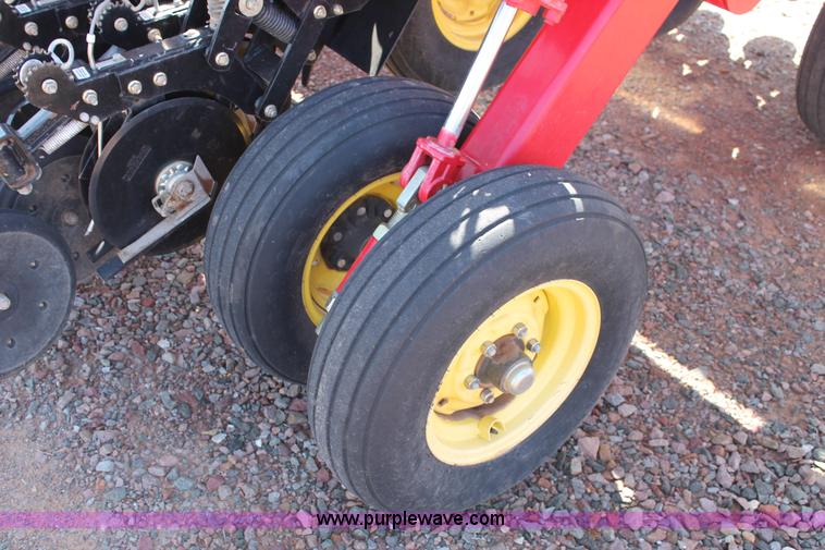 image for item H1558 2009 Sunflower 9434 grain drill