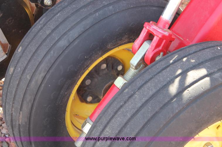 image for item H1558 2009 Sunflower 9434 grain drill