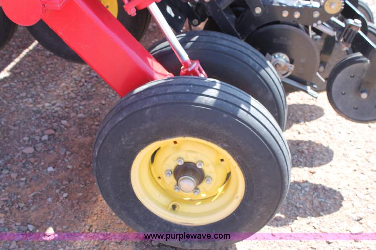 image for item H1558 2009 Sunflower 9434 grain drill