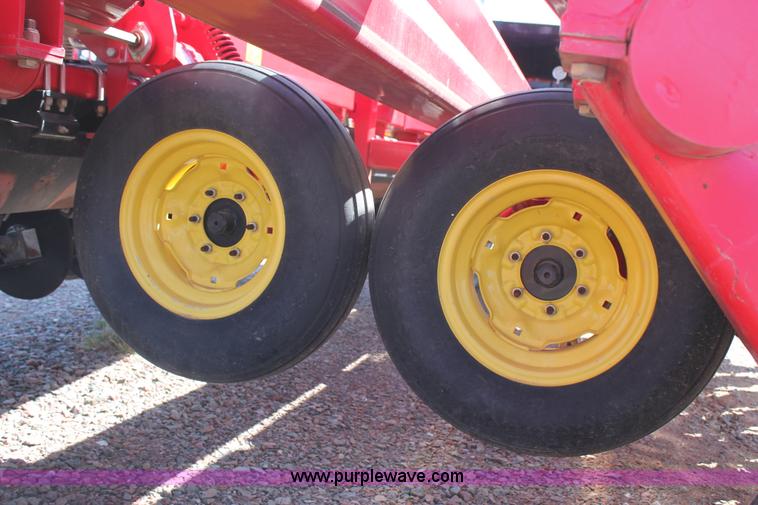 image for item H1558 2009 Sunflower 9434 grain drill