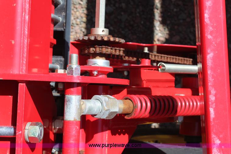 image for item H1558 2009 Sunflower 9434 grain drill