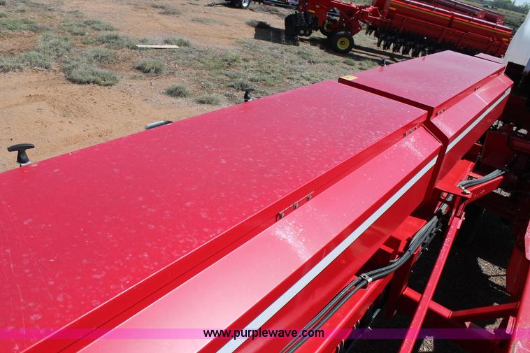 image for item H1558 2009 Sunflower 9434 grain drill