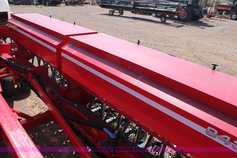 image for item H1558 2009 Sunflower 9434 grain drill