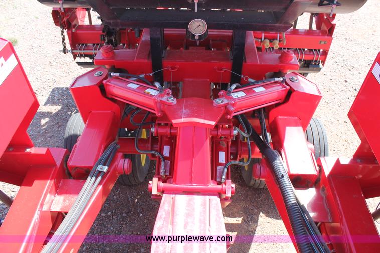 image for item H1558 2009 Sunflower 9434 grain drill