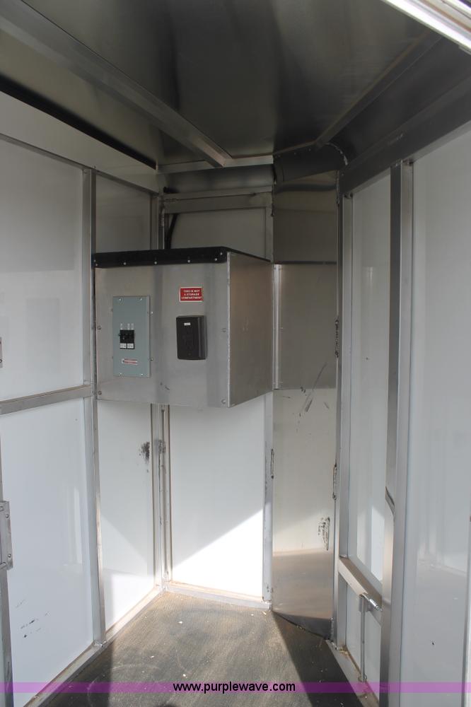 image for item H1577 2013 Sundowner Show livestock trailer