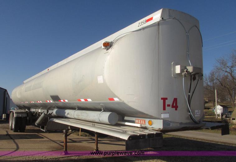 image for item H4710 1975 Heil 40' tanker trailer