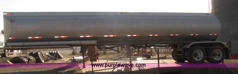 image for item H4710 1975 Heil 40' tanker trailer