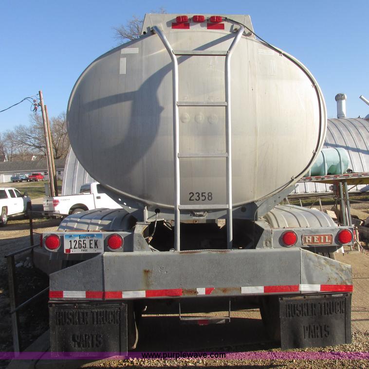 image for item H4710 1975 Heil 40' tanker trailer