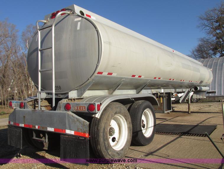 image for item H4710 1975 Heil 40' tanker trailer